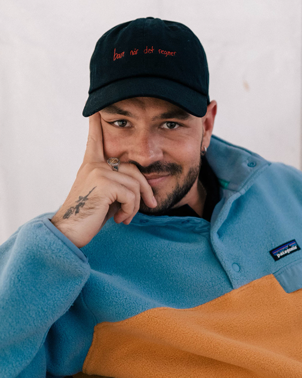 Sort Caps Bare Når Det Regner